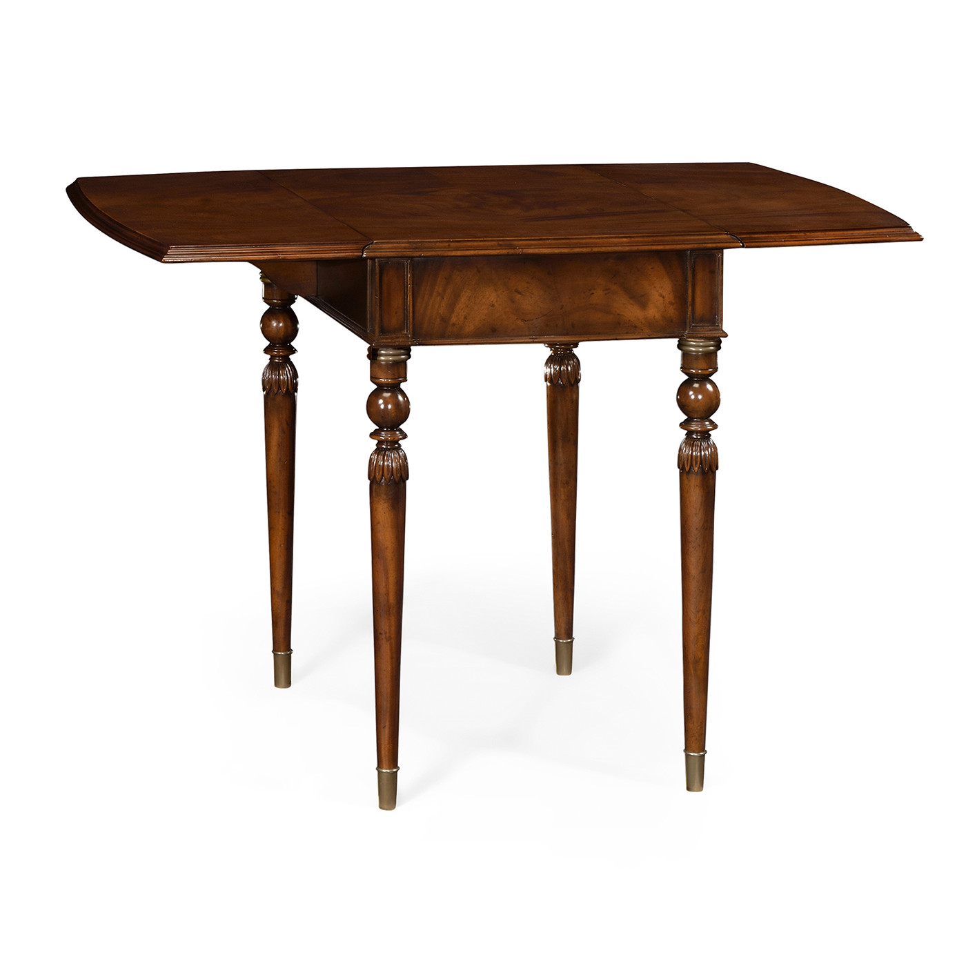 Pembroke table in antique mahogany