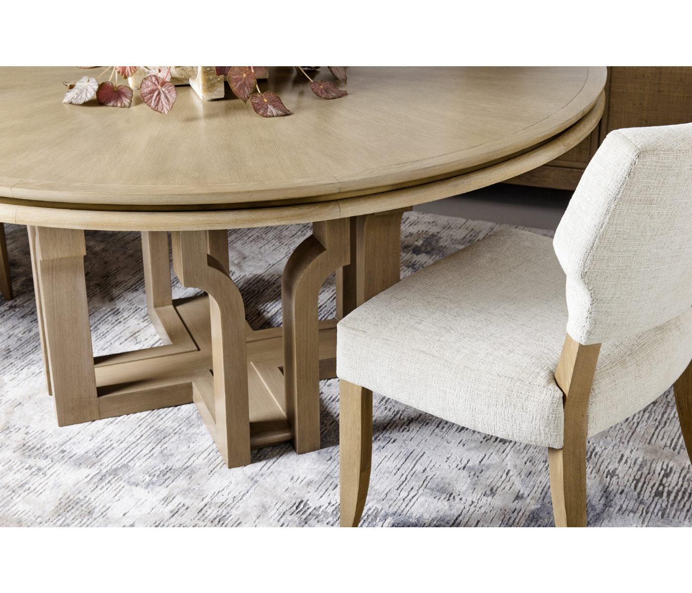 Cambrio Round Dining Table