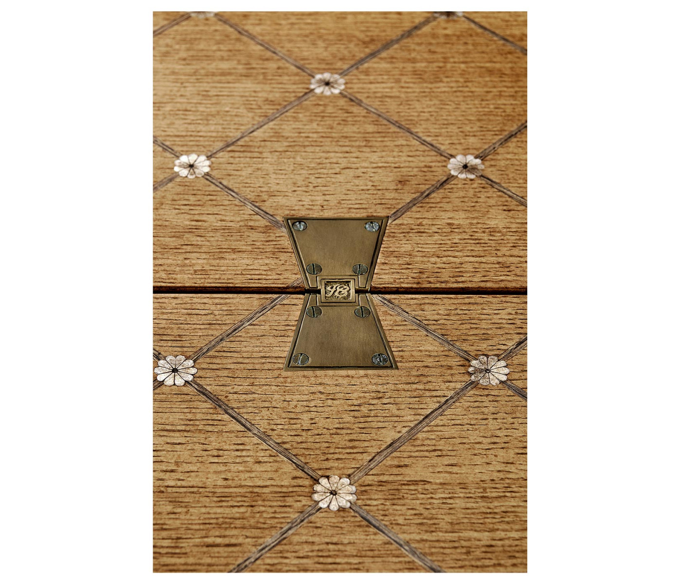 Dielectric Hunt Table