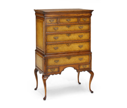 Chest of drawers on cabriole legs