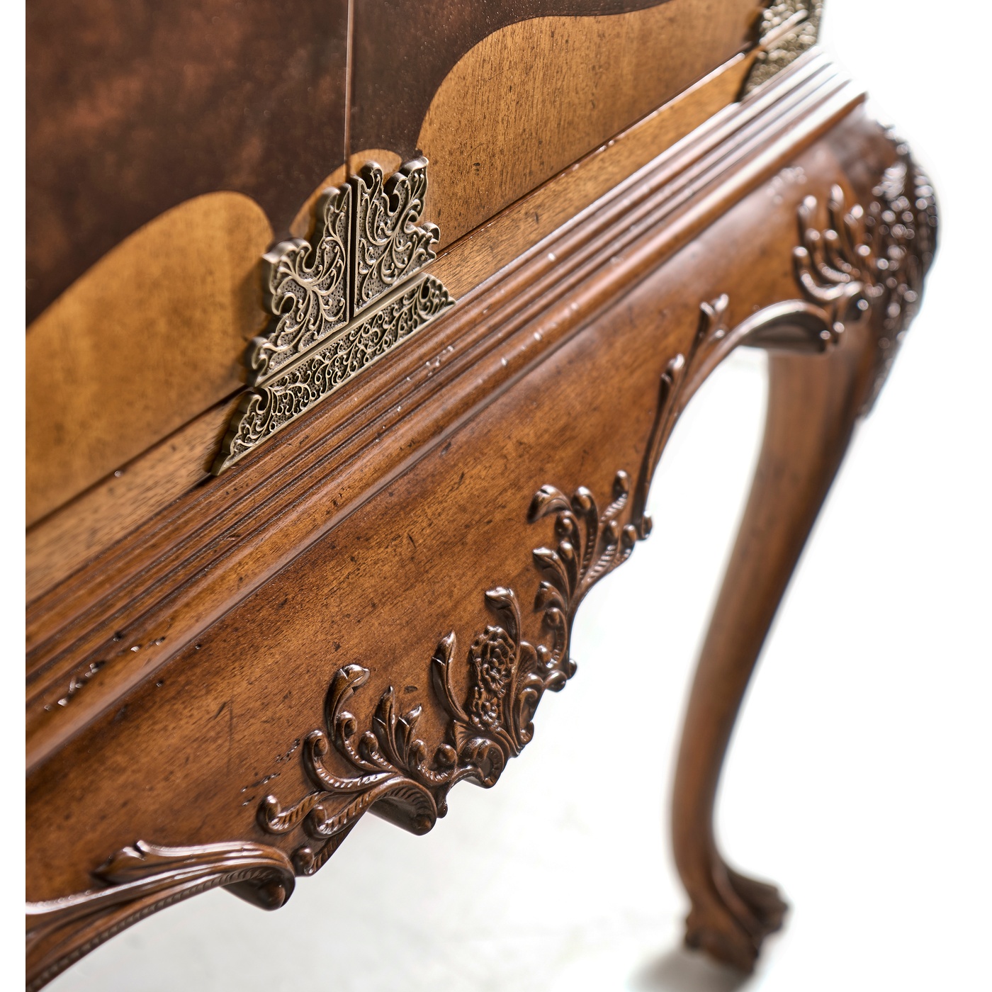 Queen Anne Walnut & Satinwood Drinks Cabinet