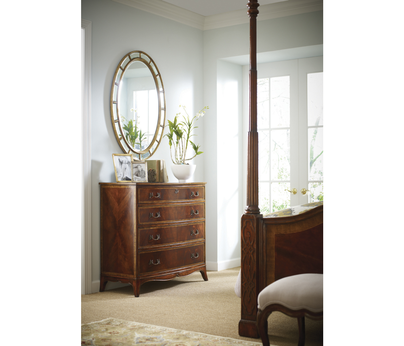 Oval panelled gilded mirror (Plain mirror glass)