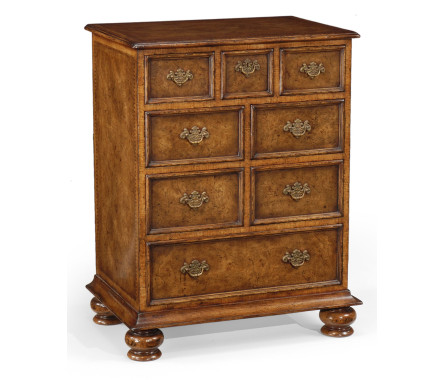 Oak chest of drawers