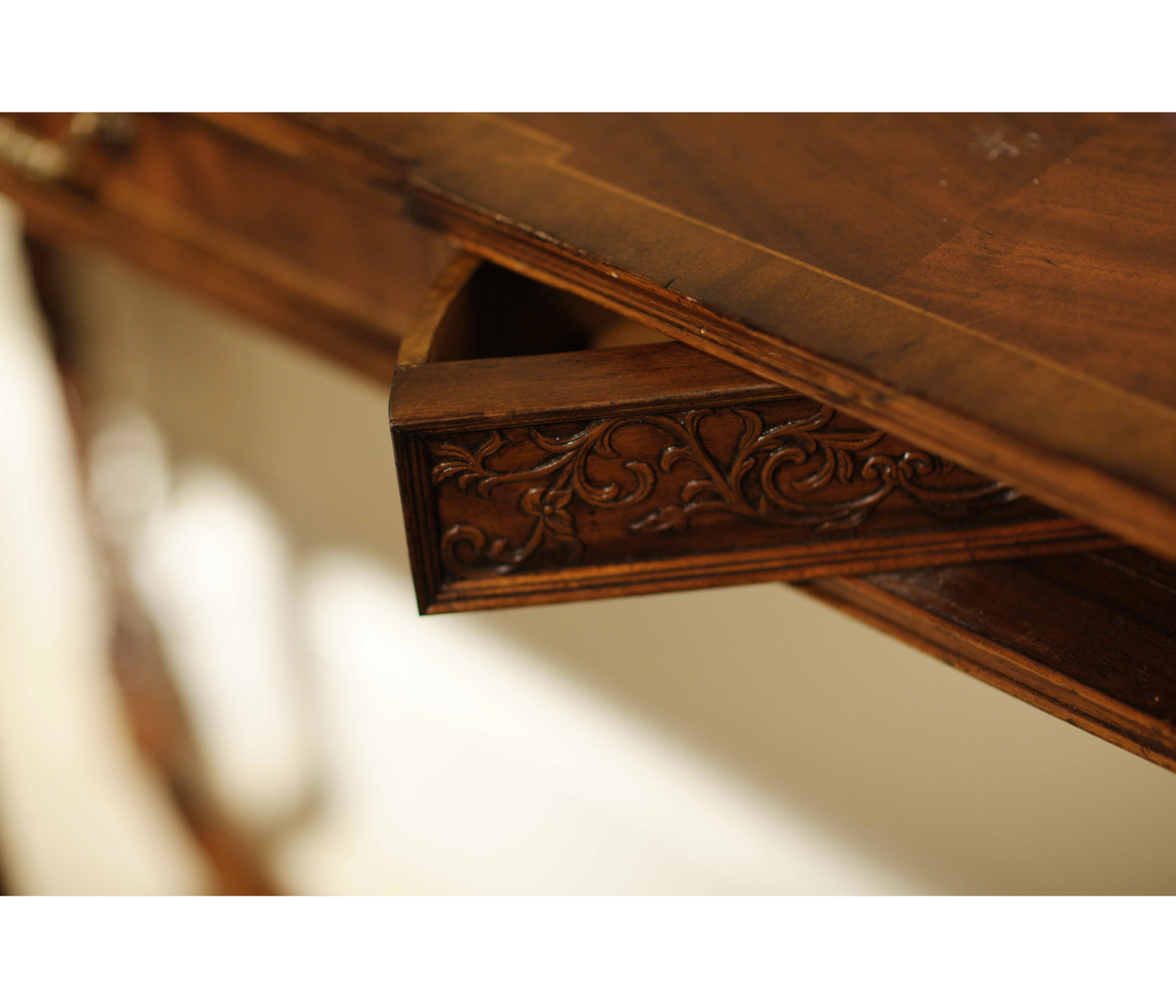 Buckingham Classical Console