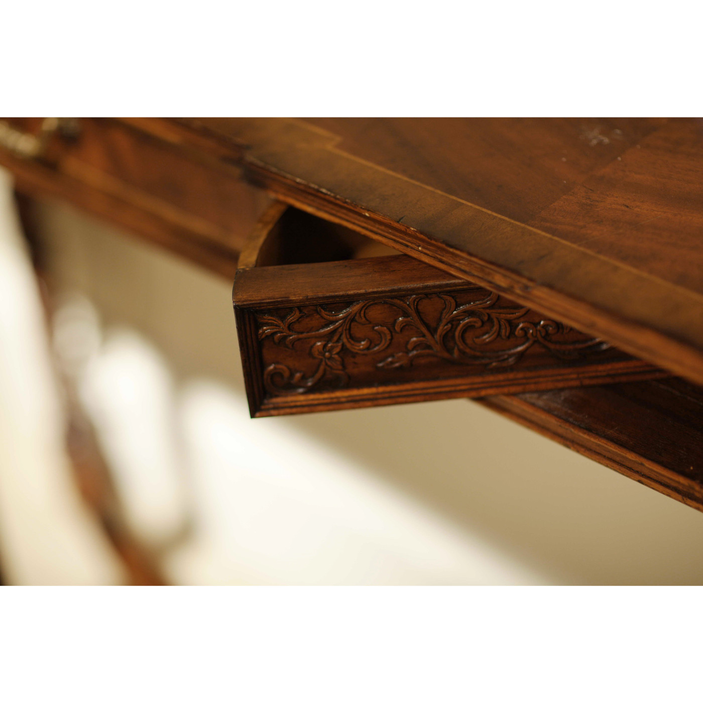 Buckingham Classical Console