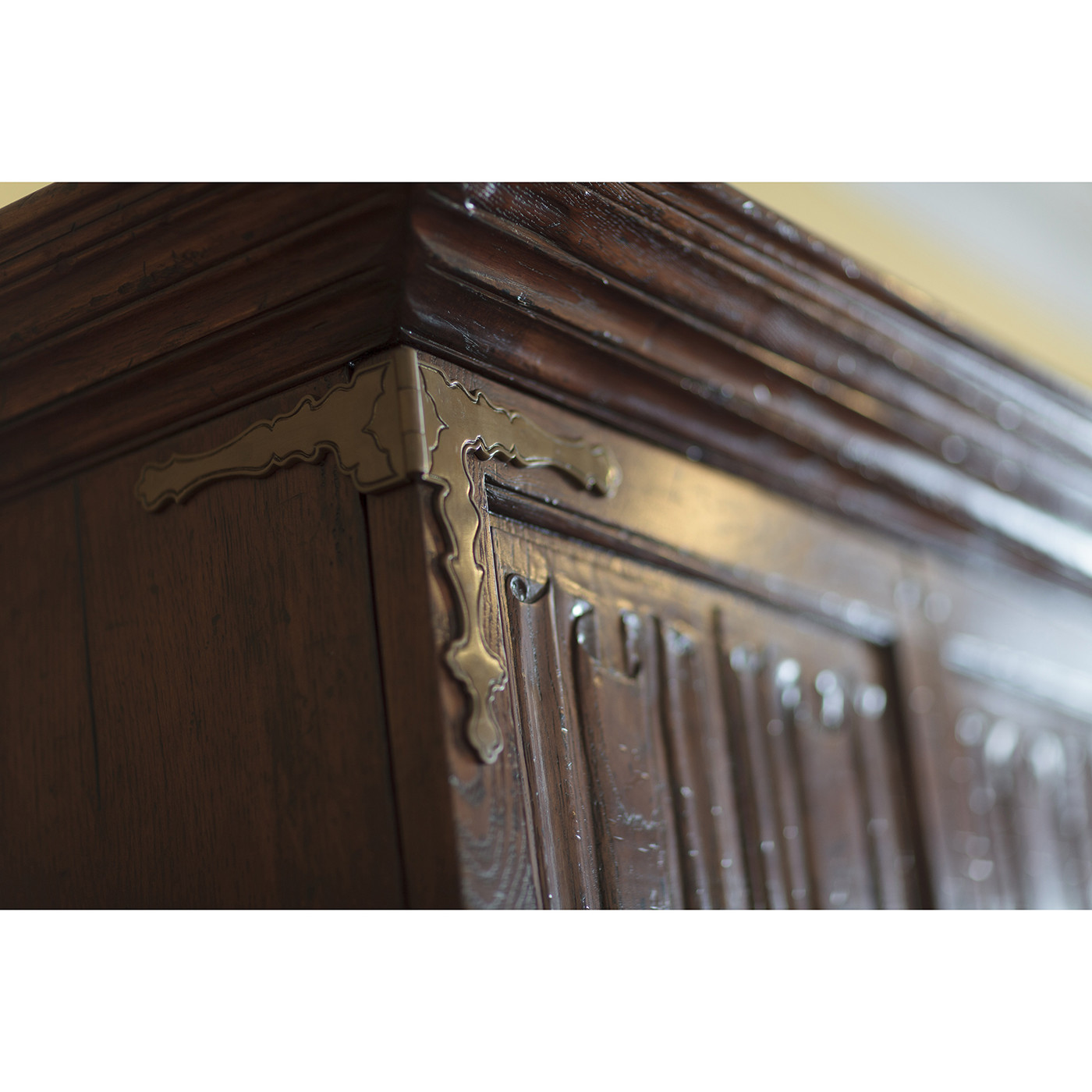 Elizabethan Style Natural Oak TV Cabinet