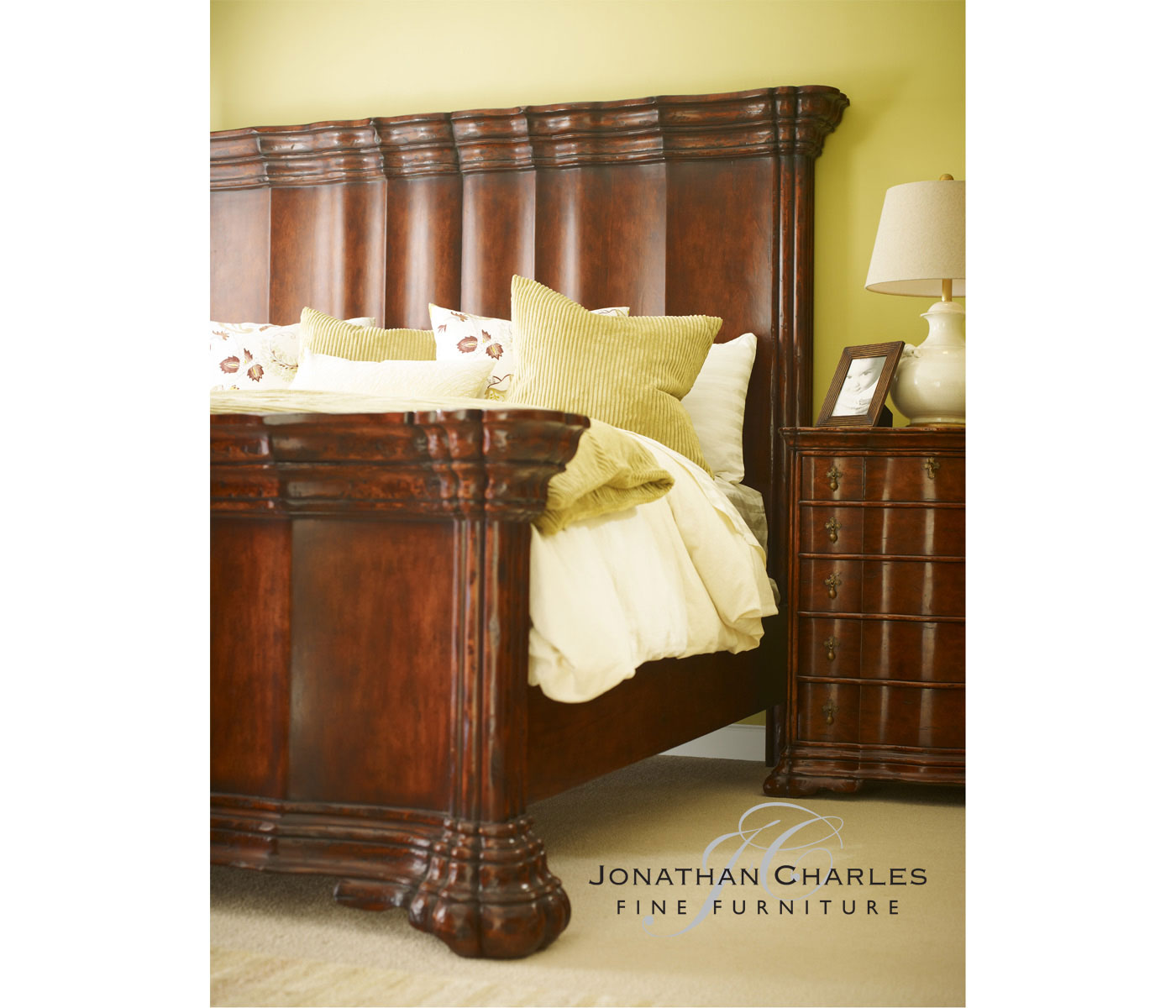 Serpentine Walnut US King Bed