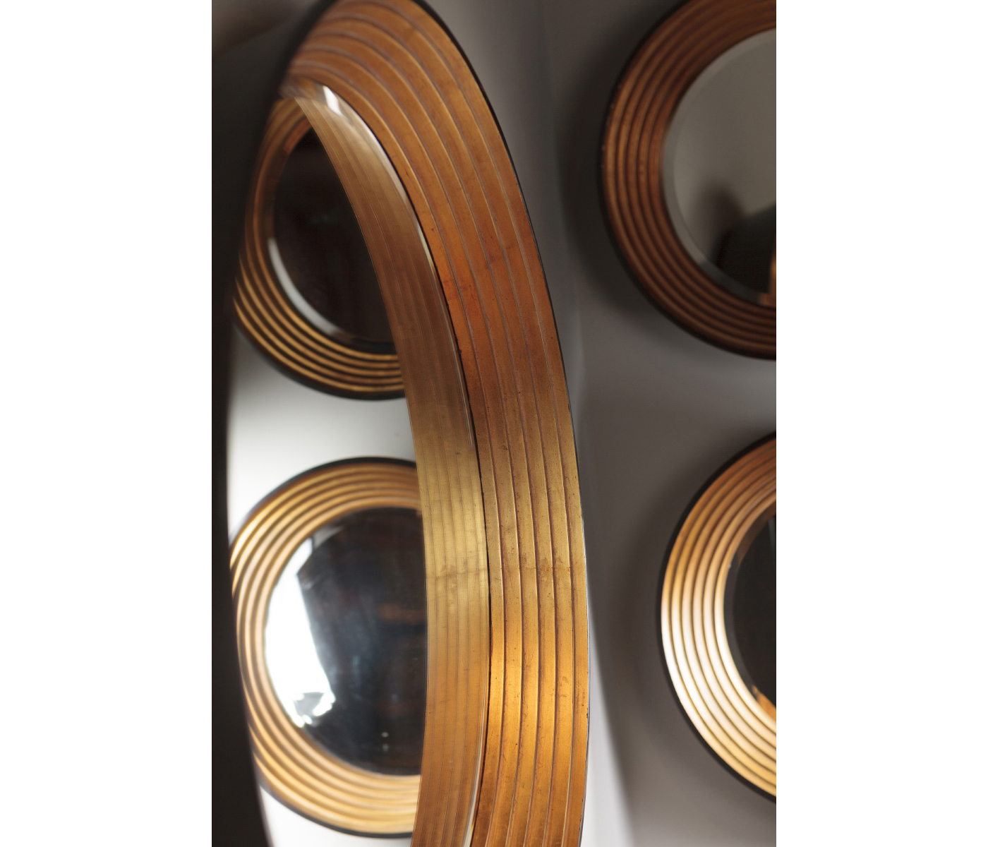 Contemporary Circular Recessed Mirror