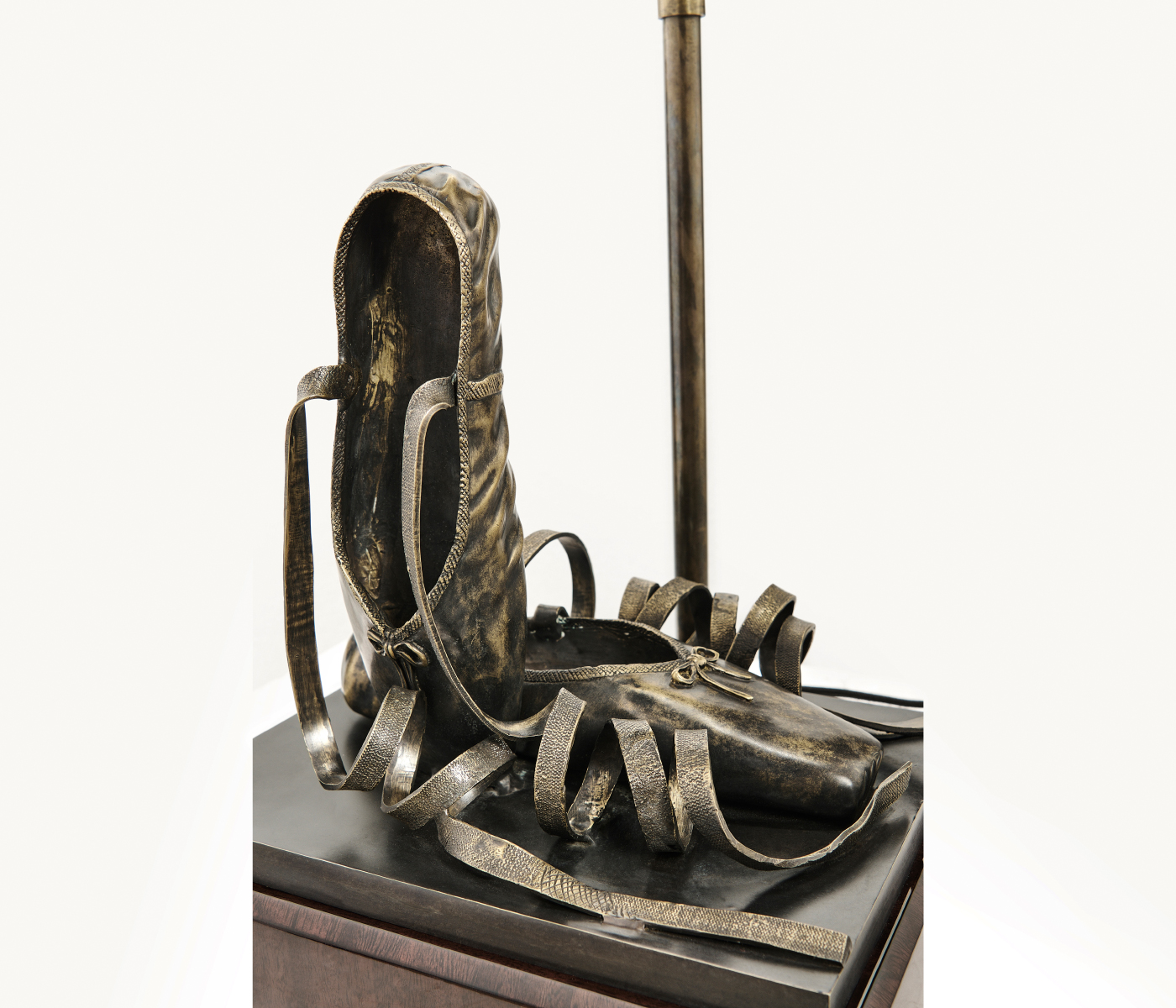 Ballet pointe shoes table lamp