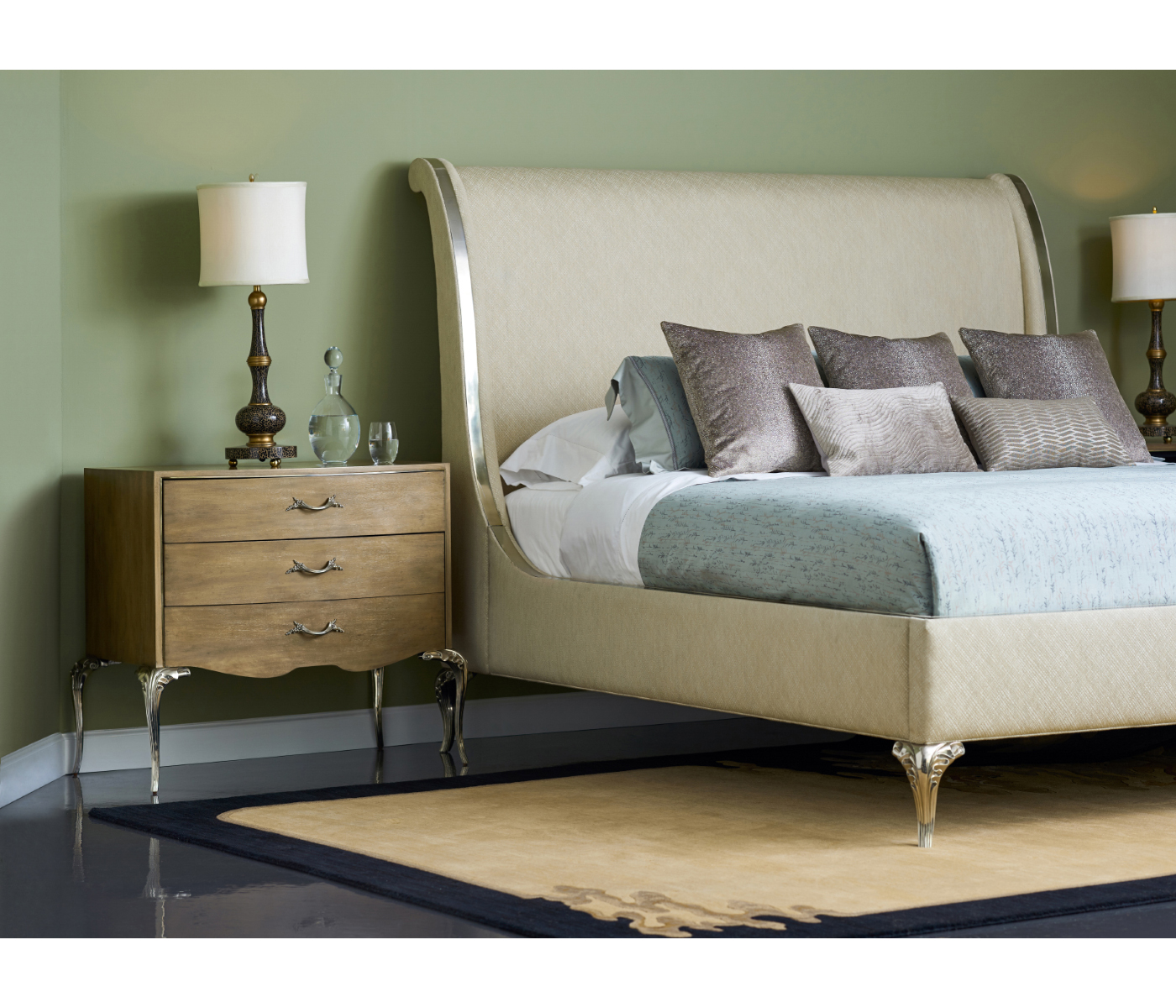 Rivoli White Stainless Steel US King Bed