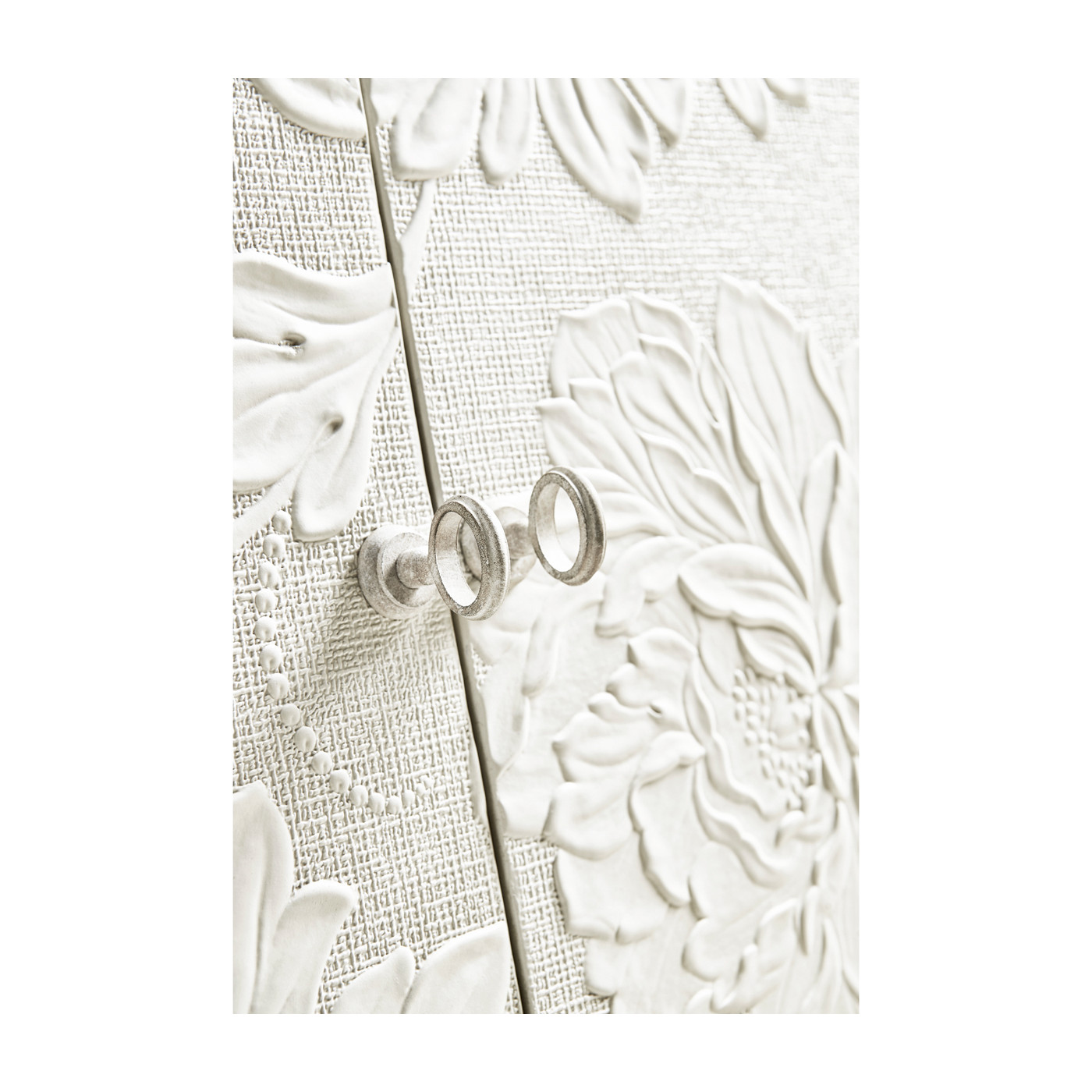 Mammatus Night Chest